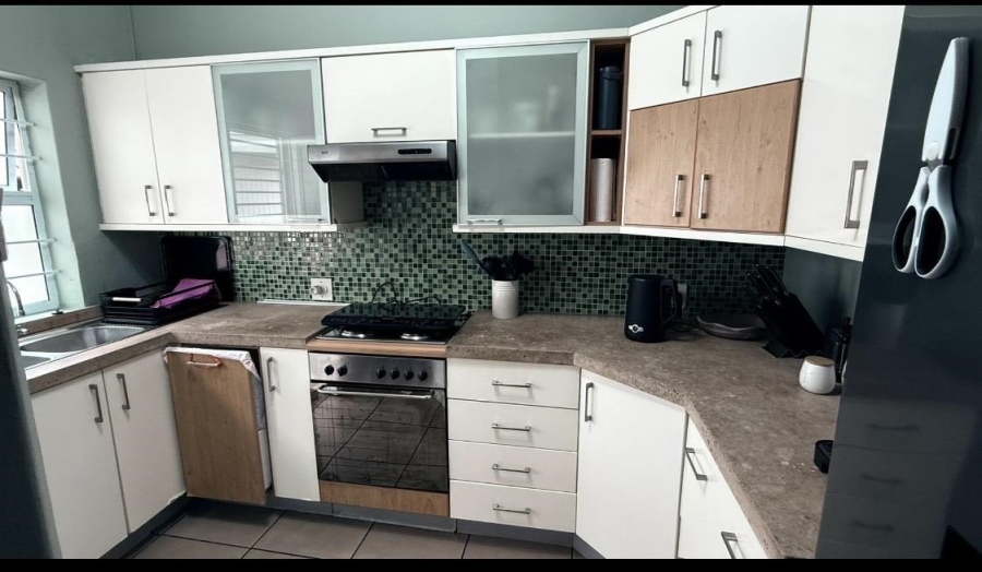 To Let 2 Bedroom Property for Rent in Green Point Western Cape